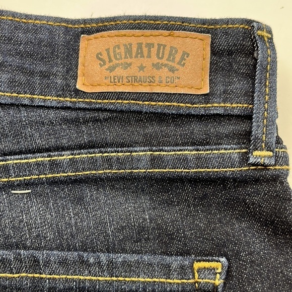 Signature By Levi Strauss Modern Shorts Mid Rise Size 8 - Picture 11 of 16
